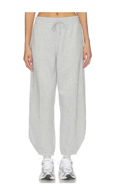 Beyond Yoga Luxefleece Barrel Sweatpant | Thumbnail 1