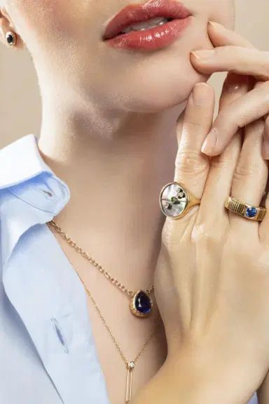 Retrouvaí Blue Sapphire Sapphire Pleated Band Ring | Thumbnail 3