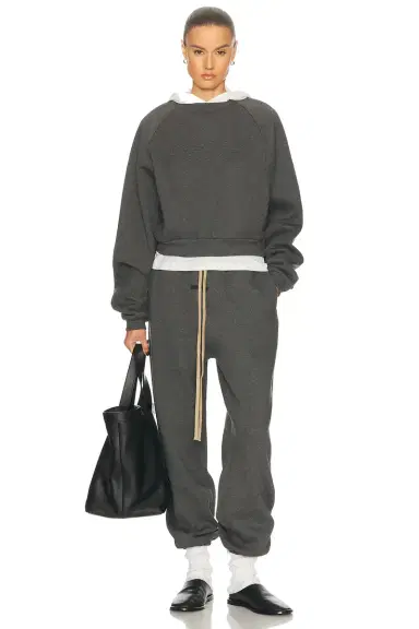 Fear of God Essentials 90's Raglan Sweatshirt | Thumbnail 4 Fear of God Essentials 90's Raglan Sweatshirt | Thumbnail 4
