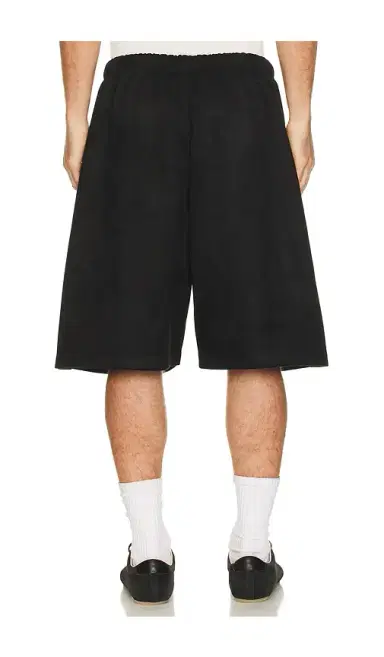Fear of God ESSENTIALS Relaxed Short | Thumbnail 2