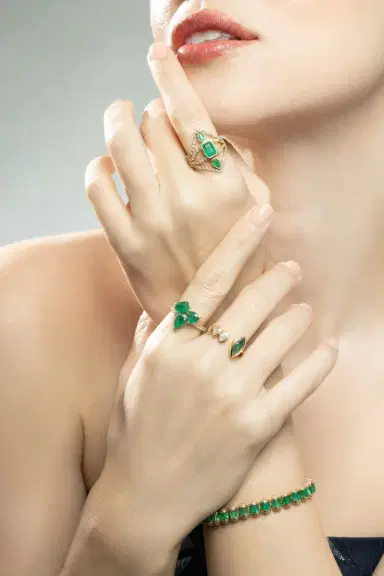 SHAY JEWELRY Diamond Emerald Cluster Band Ring | Thumbnail 3