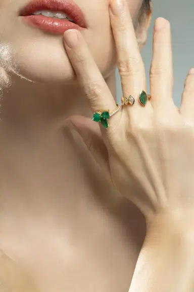 SHAY JEWELRY Diamond Emerald Cluster Band Ring | Thumbnail 4