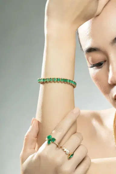 SHAY JEWELRY Diamond Emerald Medium Ripple Bracelet | Thumbnail 5