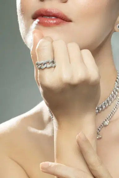 SHAY JEWELRY Diamond Pave Essential Link Ring | Thumbnail 3