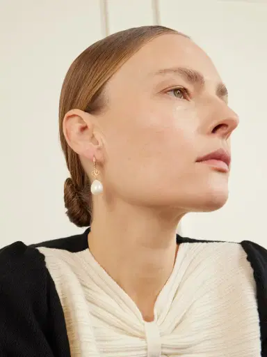 Valentino Garavani Vlogo Gold-tone Crystal And Faux-pearl Earrings | Thumbnail 2 Valentino Garavani Vlogo Gold-tone Crystal And Faux-pearl Earrings | Thumbnail 2