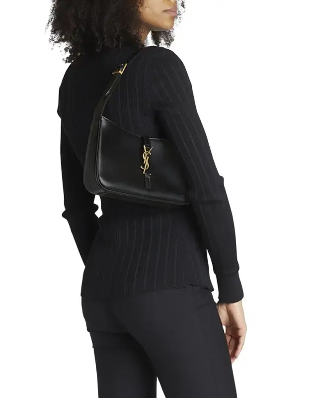 Le 5 A 7 Shoulder Bag in Smooth Leather