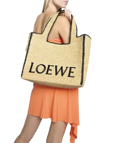 Loewe x Paula's Ibiza Font Large Tote Bag in Raffia | Thumbnail 1 Loewe x Paula's Ibiza Font Large Tote Bag in Raffia | Thumbnail 1