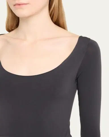 Skims Essential Smoothing Scoop-Neck Thong Bodysuit | Thumbnail 4