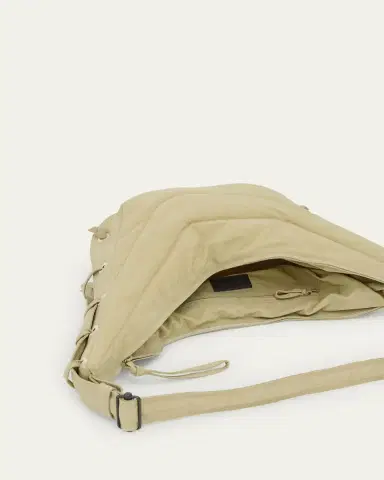 Lemaire Men's Medium Soft Game Shoulder Bag | Thumbnail 3