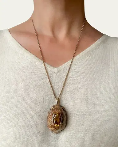 Haute Victoire 14K Yellow Gold Shell and Citrine Necklace | Thumbnail 2