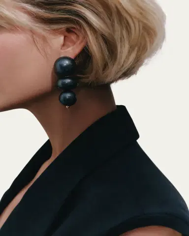 Saulé Nola Black Coral Earrings | Thumbnail 2