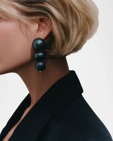 Saulé Nola Black Coral Earrings | Thumbnail 3