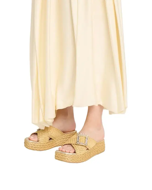 Strass-Buckle Raffia Platform Sandals