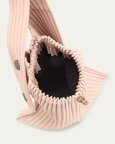 Homme Plissé Issey Miyake Men's Pocket Large Pleated Crossbody Bag | Thumbnail 8