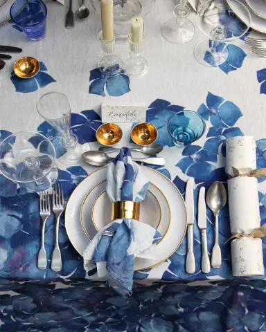 SUMMERILL & BISHOP x Chiara Grifantini Hydrangea Linen Napkin | Thumbnail 4