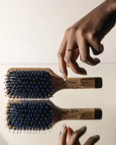 Sisley Paris The Pocket Brush Radiance Softness | Thumbnail 2