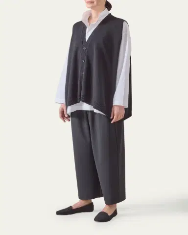 Eskandar Plain Cashmere A-Line Sleeveless V-Neck Cardigan (Mid Plus Length) | Thumbnail 2