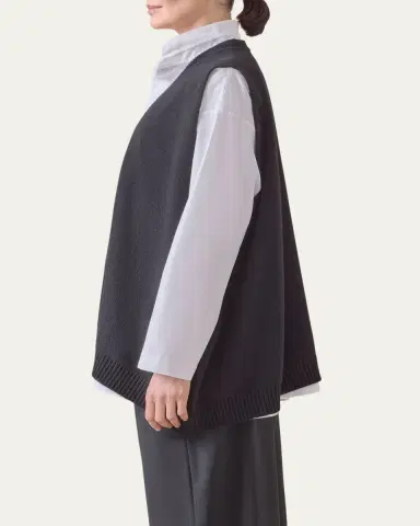 Eskandar Plain Cashmere A-Line Sleeveless V-Neck Cardigan (Mid Plus Length) | Thumbnail 4