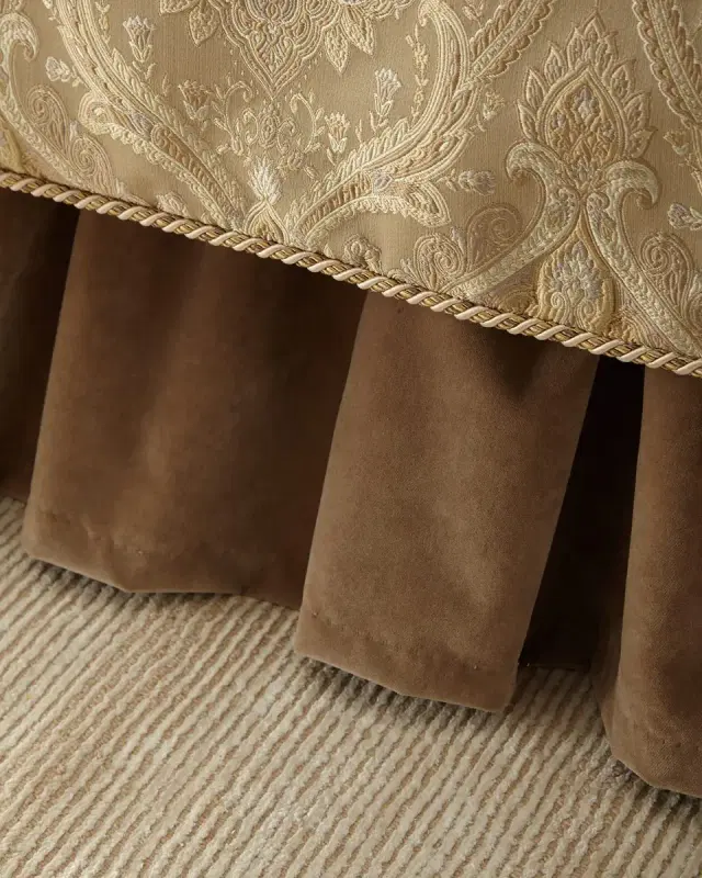Renaissance Dust Skirt, Queen