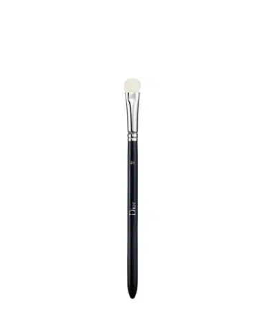 Dior Backstage Flat Eyeshadow Brush | Thumbnail 1 Dior Backstage Flat Eyeshadow Brush | Thumbnail 1