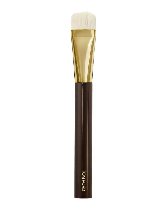 TOM FORD Shade and Illuminate Makeup Brush 04