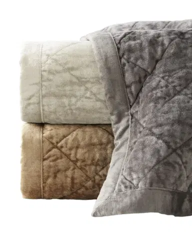 Amity Home Simona Velvet Quilt, Queen | Thumbnail 1
