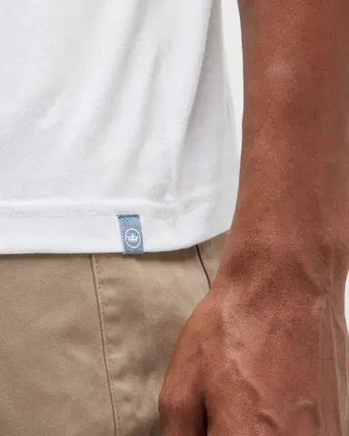 Peter Millar Men's Seaside Summer Pocket T-Shirt | Thumbnail 4 Peter Millar Men's Seaside Summer Pocket T-Shirt | Thumbnail 4