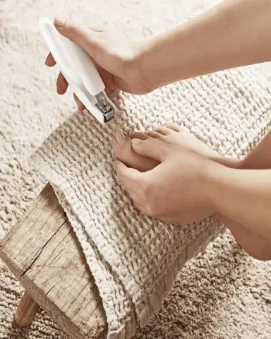 Zwilling Beauty Premium Nail Clipper with Extended Handle | Thumbnail 5