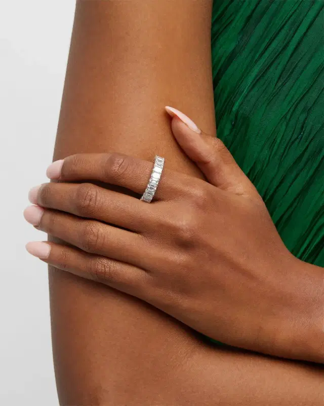 18K White Gold Xpandable Diamond Ring, Size 5.75 - 8.25