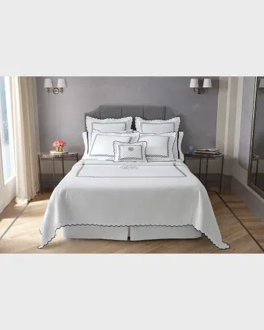 Matouk Classic Chain Scallop Matelasse Full/Queen Coverlet | Thumbnail 3 Matouk Classic Chain Scallop Matelasse Full/Queen Coverlet | Thumbnail 3