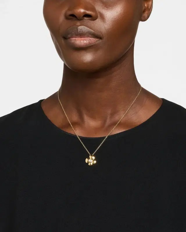 18K Yellow Gold Flower Pendant Necklace with Diamonds