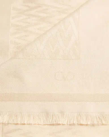Valentino Garavani Toute La V Logo Jacquard Shawl | Thumbnail 2