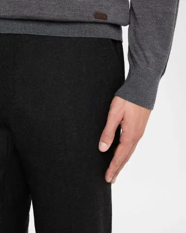 Eton Men 's Fine-Knit Merino Polo Sweater with Leather Label | Thumbnail 4 Eton Men 's Fine-Knit Merino Polo Sweater with Leather Label | Thumbnail 4