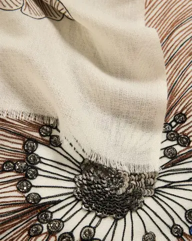 JANAVI INDIA Bold Petals Cashmere Scarf | Thumbnail 3 JANAVI INDIA Bold Petals Cashmere Scarf | Thumbnail 3