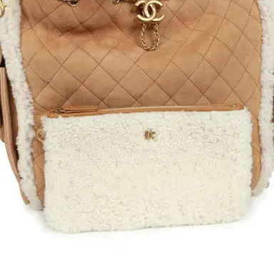 Chanel Chanel Medium 25 Hobo Bag Beige Suede and White Shearling Antique Gold Hardware | Thumbnail 7 Chanel Chanel Medium 25 Hobo Bag Beige Suede and White Shearling Antique Gold Hardware | Thumbnail 7