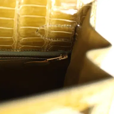 HERMÈS Vintage Hermes Kelly Sellier 32 Vert Anis Shiny Porosus Crocodile Gold Hardware | Thumbnail 9 HERMÈS Vintage Hermes Kelly Sellier 32 Vert Anis Shiny Porosus Crocodile Gold Hardware | Thumbnail 9