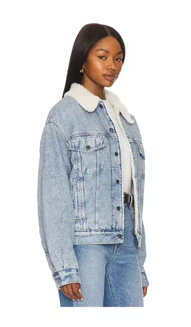 Levi's 90s Sherpa Trucker | Thumbnail 2
