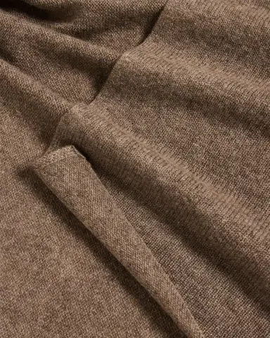 Lisa Yang Solid Cashmere Scarf | Thumbnail 4