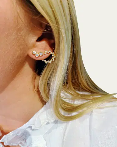 Viltier Clique Twist Hoop Earrings in 18K Yellow Gold and Diamonds | Thumbnail 4