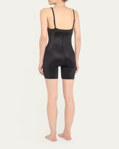 Spanx Ultra-Sculpt Mid-Thigh Shaping Shorts | Thumbnail 3 Spanx Ultra-Sculpt Mid-Thigh Shaping Shorts | Thumbnail 3