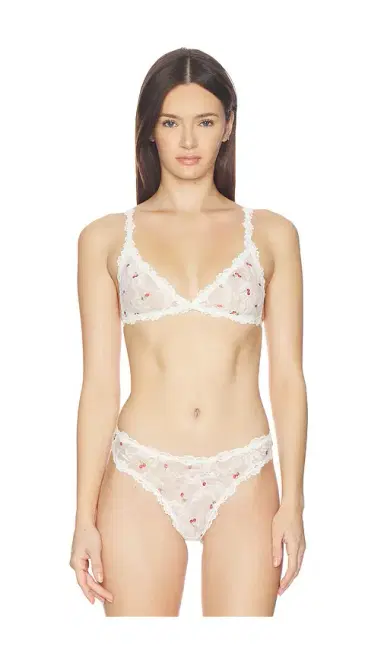 SKIMS Stretch Lace Triangle Bralette | Thumbnail 1 SKIMS Stretch Lace Triangle Bralette | Thumbnail 1