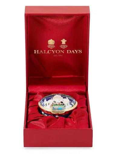 Halcyon Days 2024 Christmas Carolers at St. Paul's Enamel Box | Thumbnail 5 Halcyon Days 2024 Christmas Carolers at St. Paul's Enamel Box | Thumbnail 5