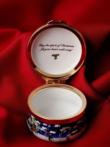 Halcyon Days 2024 Christmas Carolers at St. Paul's Enamel Box | Thumbnail 7 Halcyon Days 2024 Christmas Carolers at St. Paul's Enamel Box | Thumbnail 7