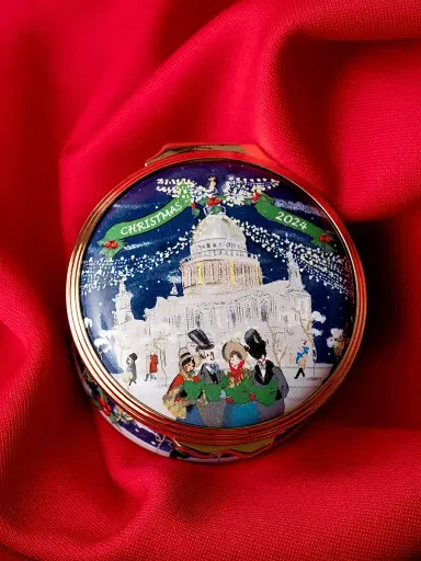 Halcyon Days 2024 Christmas Carolers at St. Paul's Enamel Box | Thumbnail 8 Halcyon Days 2024 Christmas Carolers at St. Paul's Enamel Box | Thumbnail 8