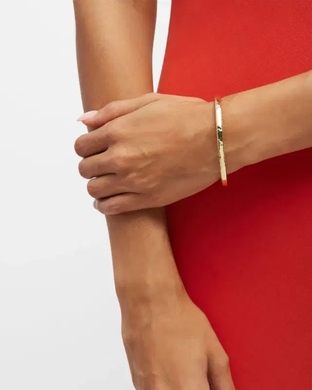 Hammered Flat Bangle in 18K Gold