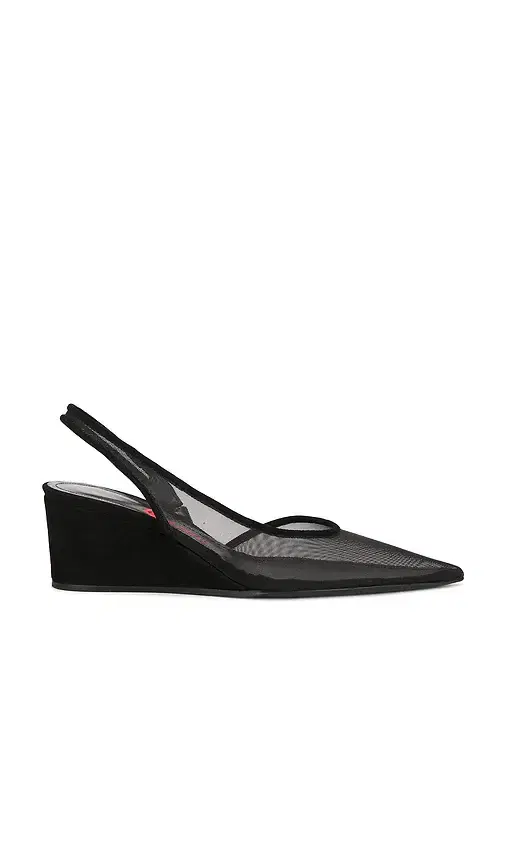 Lucasheva Ilaria Pump