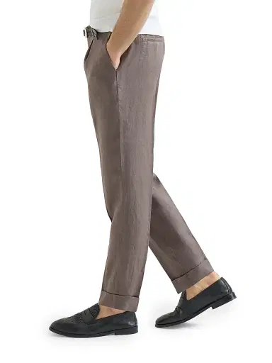 Brunello Cucinelli Men's Garment Dyed Trousers in Linen Gabardine with Pleats - Hazelnut - Size 52 | Thumbnail 3