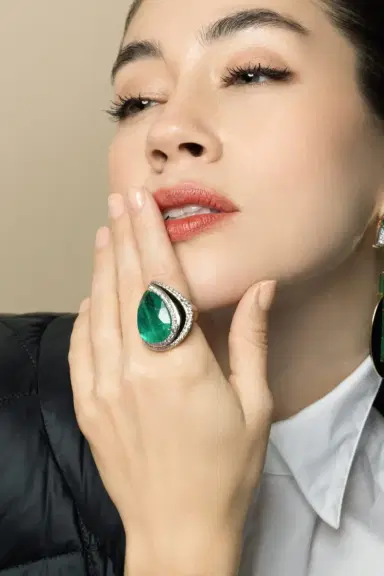 DAVID WEBB Emerald Diamond Pear Ring | Thumbnail 3