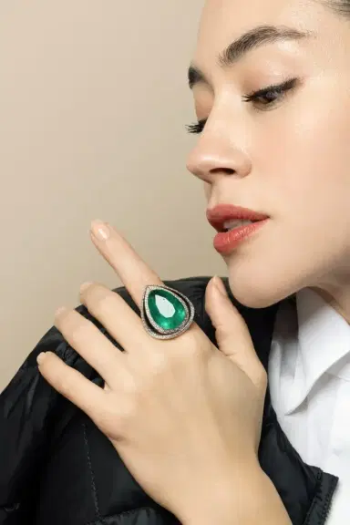 DAVID WEBB Emerald Diamond Pear Ring | Thumbnail 4