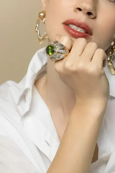 DAVID WEBB Peridot Rock Crystal Carved Ring | Thumbnail 2